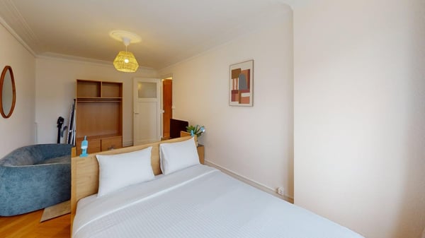 Charming furnished studio with balcony in Geneva Plainpalais 3