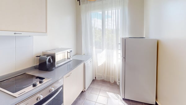 Luminous 2-bedroom apartment in the Charmilles district 14