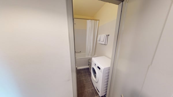 Luminous 2-bedroom apartment in the Charmilles district 17