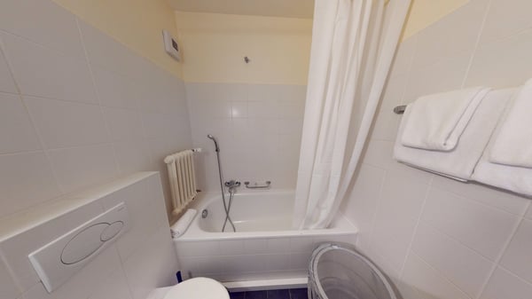 Luminous 2-bedroom apartment in the Charmilles district 16