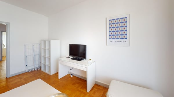 Luminous 2-bedroom apartment in the Charmilles district 19
