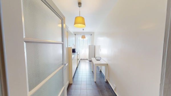 Luminous 2-bedroom apartment in the Charmilles district 13