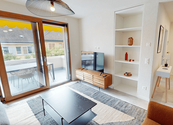 Charming 2.5-Room Apartment in Oerlikon with Balcony 2