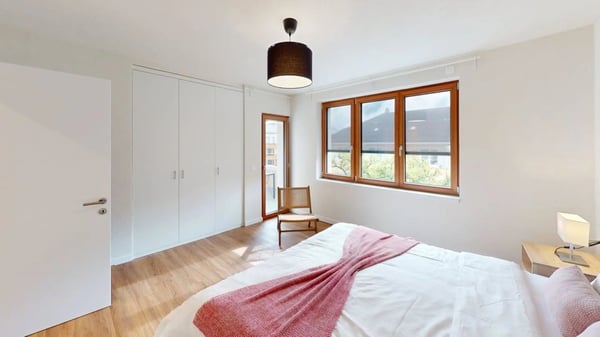 Charming 2.5-Room Apartment in Oerlikon with Balcony 6