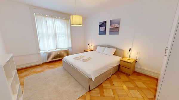 Charming 3.5-Room Apartment with Balcony in Zürich 8006 10