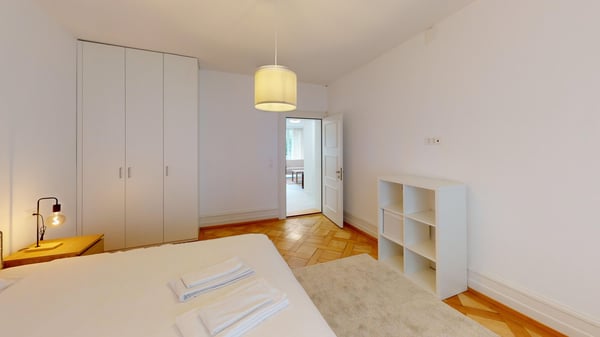 Charming 3.5-Room Apartment with Balcony in Zürich 8006 11