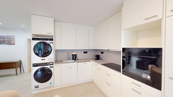 Charming 3.5-Room Apartment with Balcony in Zürich 8006 7