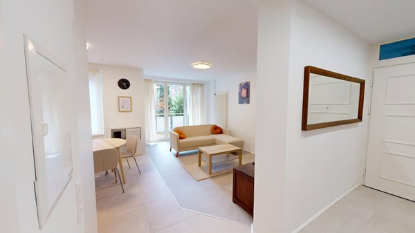 Charming 3.5-Room Apartment with Balcony in Zürich 8006 5
