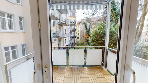 Charming 3.5-Room Apartment with Balcony in Zürich 8006 9