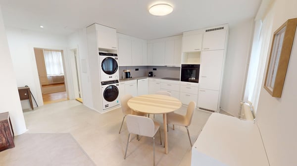 Charming 3.5-Room Apartment with Balcony in Zürich 8006 6
