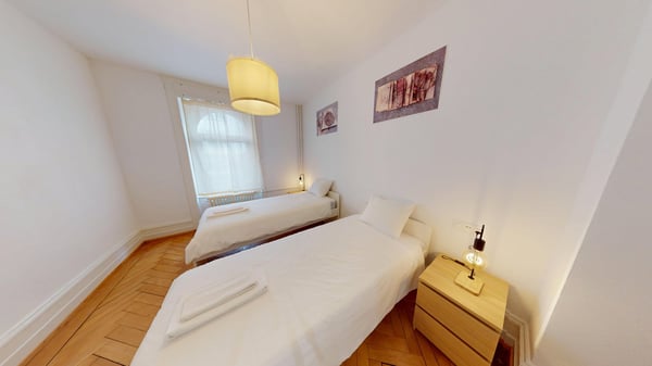 Charming 3.5-Room Apartment with Balcony in Zürich 8006 13