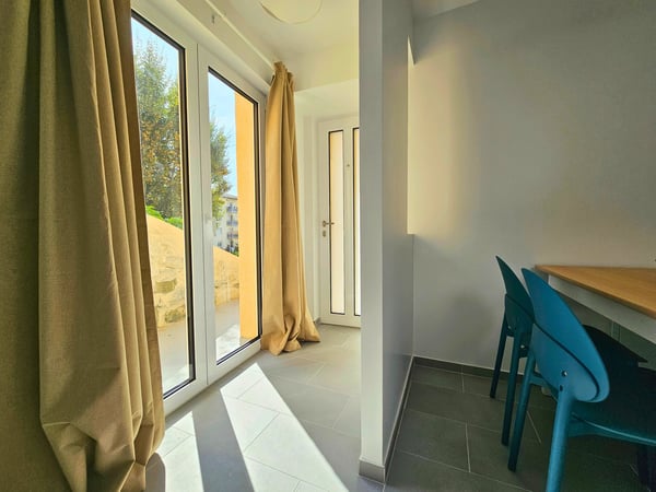 Modern Top-Floor Studio Near Metro - 15 Min to City Centre 13