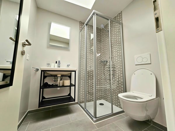 Modern Top-Floor Studio Near Metro - 15 Min to City Centre 8