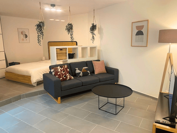 Modern Top-Floor Studio Near Metro - 15 Min to City Centre 1
