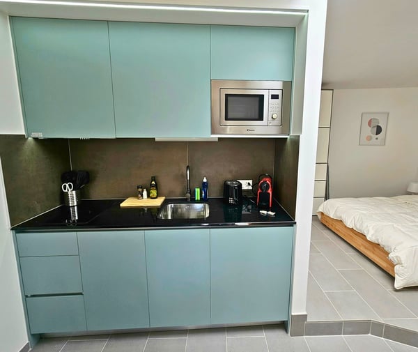 Modern Top-Floor Studio Near Metro - 15 Min to City Centre 7