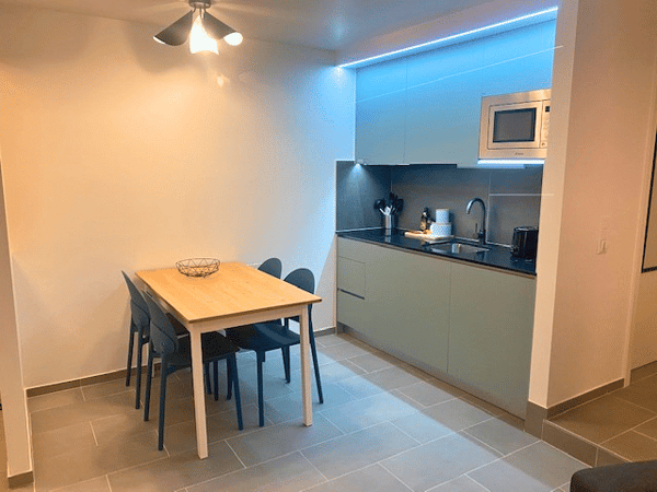 Modern Top-Floor Studio Near Metro - 15 Min to City Centre 11