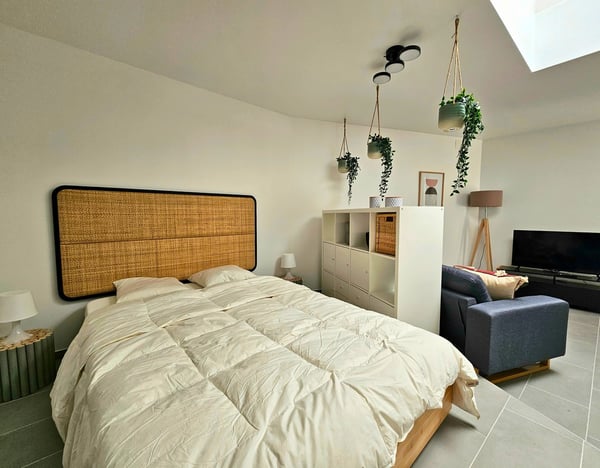 Modern Top-Floor Studio Near Metro - 15 Min to City Centre 5