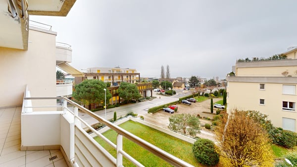 Spacious 2-Bed,2 Bath Apartment with Parking, Balcony and Lake View! 3