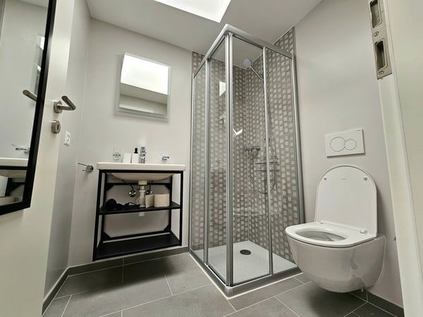 Modern Top-Floor Studio Near Metro - 25 Min to City Centre 7