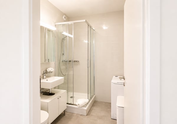 Furnished 1-bed with Balcony & Parking / Appartement meublé 1 chambre Nyon 13