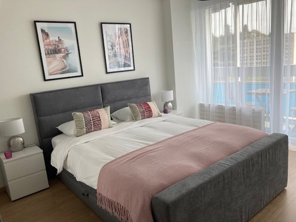 Spacious 85 m² 2-bedroom apartment with lake and mountain views - 3min to lake with parking 7