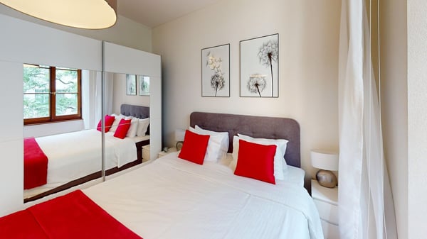 Elegant & Very Central 2 Bedroom Apartment with Stunning Brick Features 16