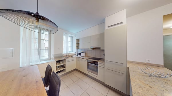 Elegant & Very Central 2 Bedroom Apartment with Stunning Brick Features 8