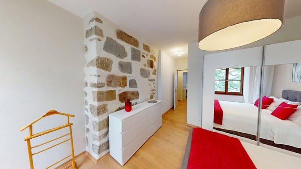 Elegant & Very Central 2 Bedroom Apartment with Stunning Brick Features 14