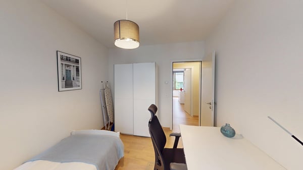 Elegant & Very Central 2 Bedroom Apartment with Stunning Brick Features 18