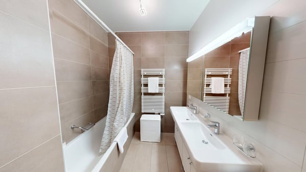 Elegant & Very Central 2 Bedroom Apartment with Stunning Brick Features 21