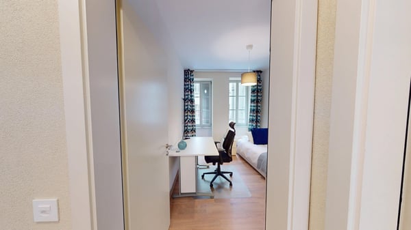 Elegant & Very Central 2 Bedroom Apartment with Stunning Brick Features 19