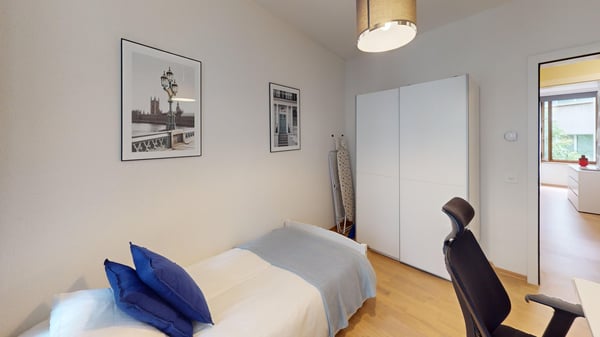 Elegant & Very Central 2 Bedroom Apartment with Stunning Brick Features 20