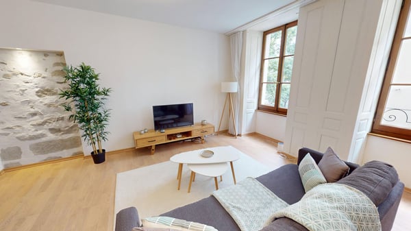 Elegant & Very Central 2 Bedroom Apartment with Stunning Brick Features 1