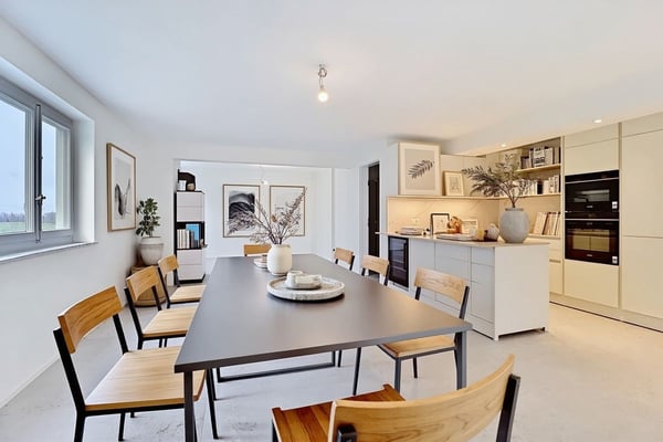 A 9 minutes d'Echallens, rare et exceptionnelle maison d'architecte, style Le Corbusier, entièrement rénovée, grands volumes, magnifique parc 4