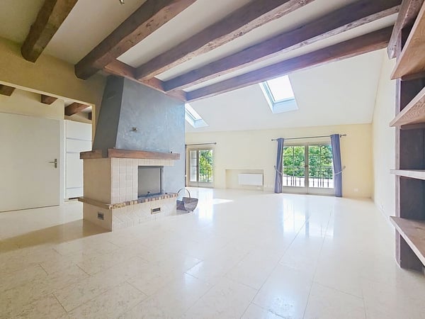 Opportunité rare : maison au centre du bourg de Cossonay avec jardin 2