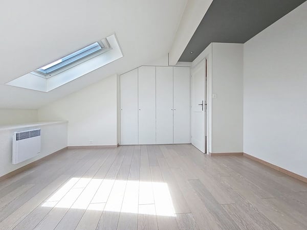 Opportunité rare : maison au centre du bourg de Cossonay avec jardin 8