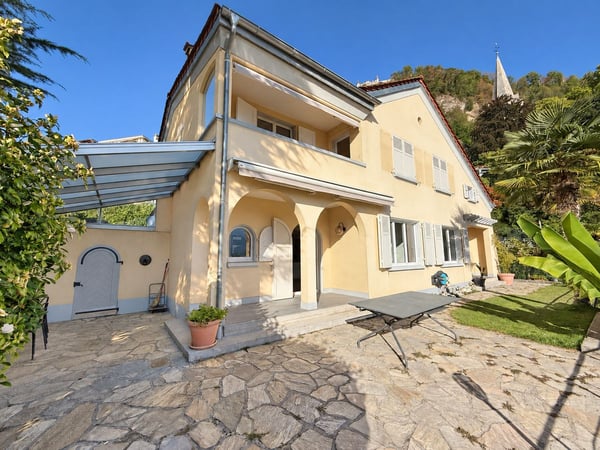 Appartement de charme de 4,5 pièces, terrasse, jardin et splendide vue sur le lac ! 12
