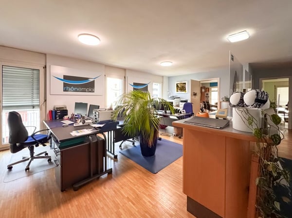 Bureau lumineux loué, parfait pour investissement sûr et rentable 2