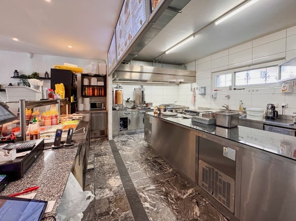 Restaurant pizzeria-kebab - Rendement 6,72 % Brut/annuel ! 4