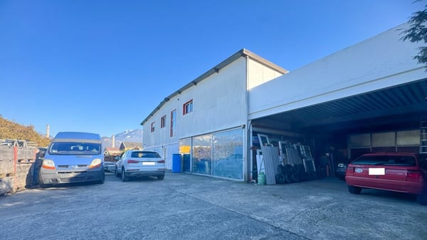 Halles artisanales, déjà louées, et un appartement de 5,5 pièces. 1