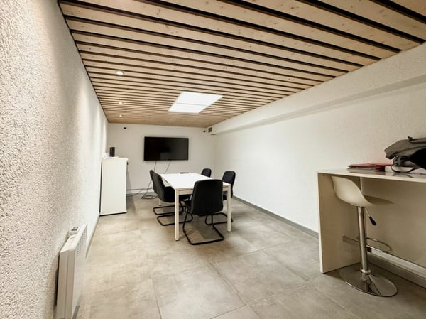 Beaux locaux commerciaux proche du centre-ville. 6