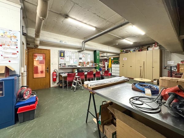 Beaux locaux commerciaux proche du centre-ville. 10