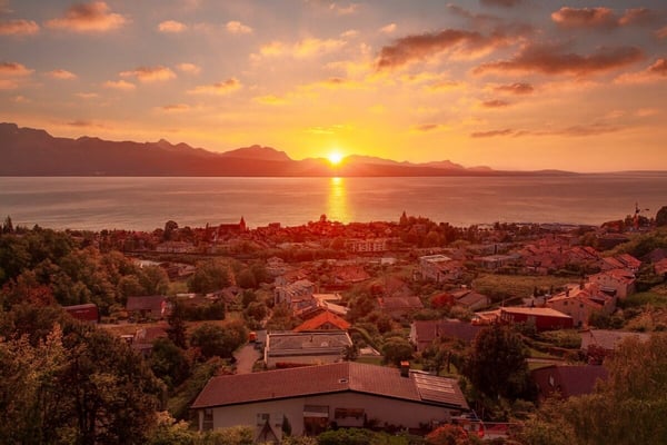 Magnifique appartement de 1.5 pièces avec jardin et piscine privée. 2