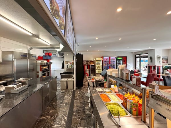 Restaurant pizzeria-kebab - Rendement 6,72 % Brut/annuel ! 4