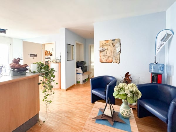 Bureau lumineux loué, parfait pour investissement sûr et rentable 3