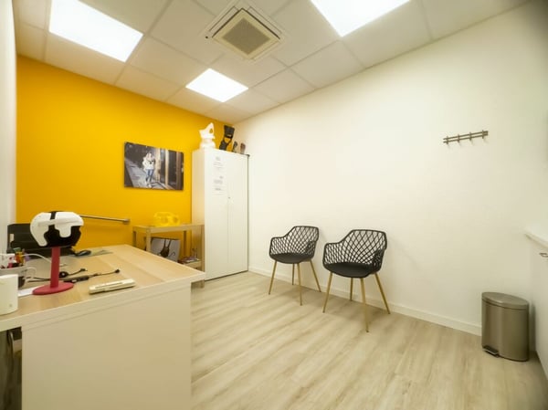 Beau local commercial, très bien situé avec bon rendement stable. 5