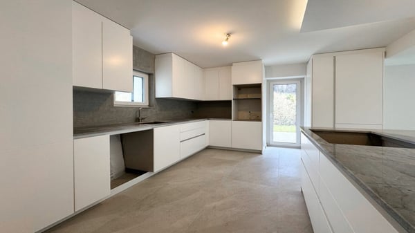 Superbe chalet de 1.5 pièces avec vaste terrain de 3'000 m² (constructible) au coeur de Troistorrents 3