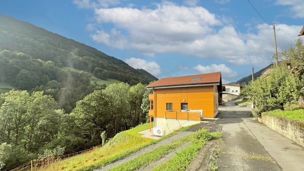 Superbe chalet de 1.5 pièces avec vaste terrain de 3'000 m² (constructible) au coeur de Troistorrents 11