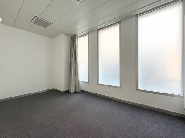 Surface commercial au rez idéalement situé au centre-ville de Monthey. 4