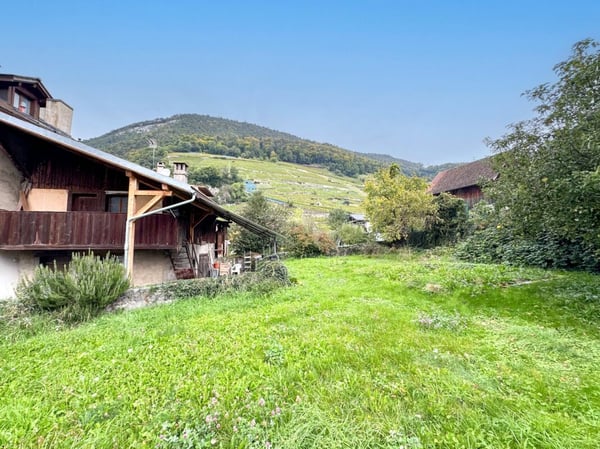 Propriété de 2 logements ainsi qu'une parcelle constructible avec jardin 3